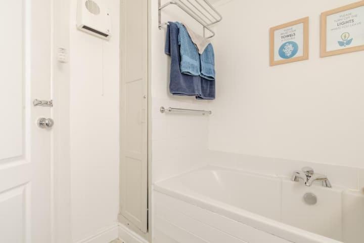 Dog Friendly Cottage 2 Mins To Beach With Hot Tub And Zappi Ev Lessingham Exterior foto
